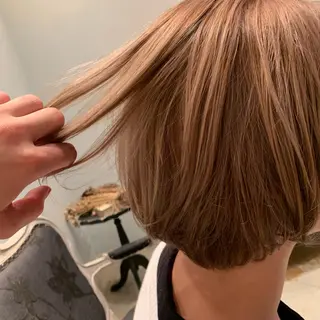 ショート SAKINO. ベージュカラーのヘアスタイル