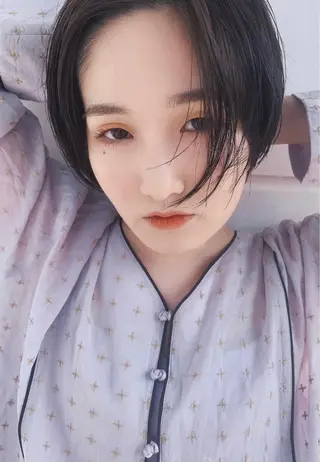 ショート カラー mayu🤍 透明感カラーのヘアスタイル