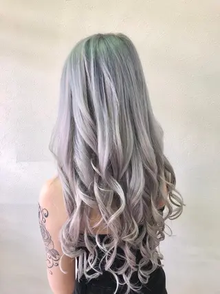 カラー ダブルスキルエクステ /羽エクステ白石宇由のヘアスタイル