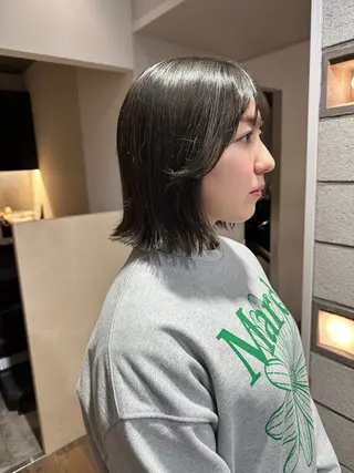 ミディアム カラー 塩澤 榛奈のヘアスタイル