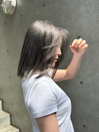 カラー ニトウ レイナのヘアスタイル