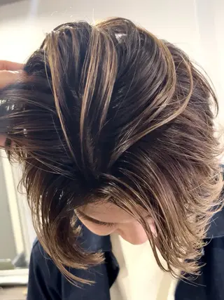 カラー メンズ バレイヤージュ 宮本宗嵩のヘアスタイル