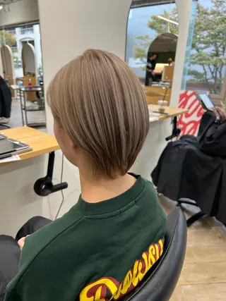 ショート カラー ベージュ/髪質改善 新潟/万代/井上佑のヘアスタイル