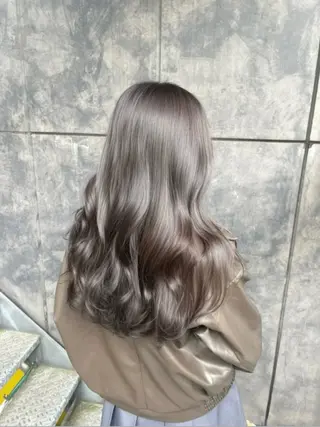 ミディアム カラー 🫧艶ダブルカラー ブリーチ🫧トモヤのヘアスタイル