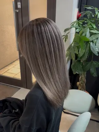 ロング GiseL 小倉所属・ジゼル小倉谷内尾祐音 ケアブリーチのヘアスタイル