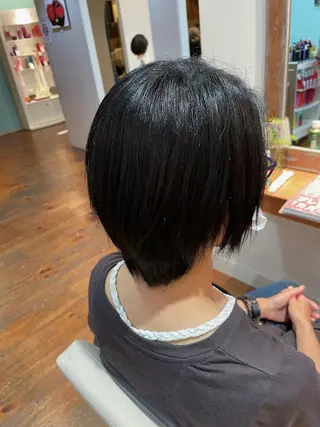 ショート カラー 江里口 愛のヘアスタイル