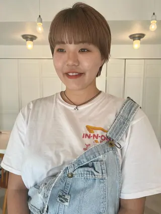 ショート ブリーチカラー🎀 韓国風/寺門美優のヘアスタイル