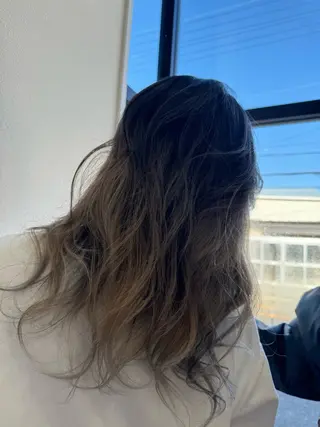 ロング カラー 坂田 優子のヘアスタイル