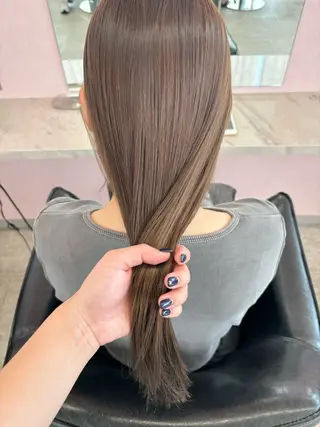カラー MATTY azusaのヘアスタイル