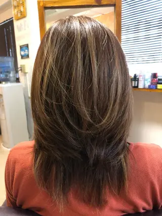 セミロング カラー 嘉手納美容室 ルアナエヴァのヘアスタイル
