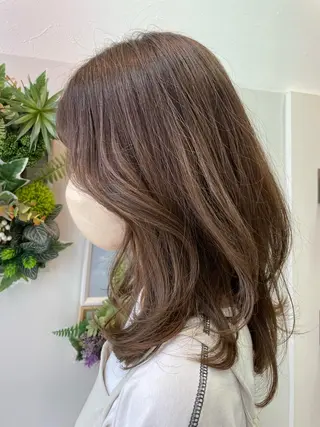 ミディアム 對馬 光梨のヘアスタイル