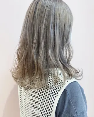 ミディアム 西本 夏美のヘアスタイル