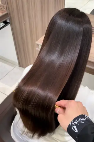 ロング 縮毛矯正/髪質改善 継続する美髪のヘアスタイル