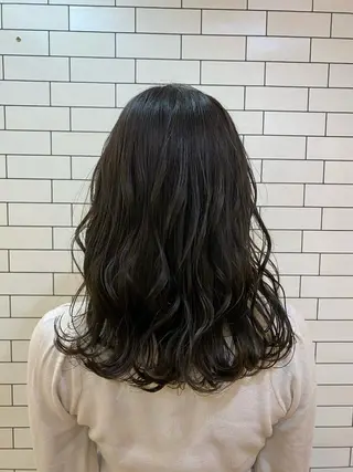 セミロング カラー TAI透明カラー 柔らかい縮毛矯正のヘアスタイル