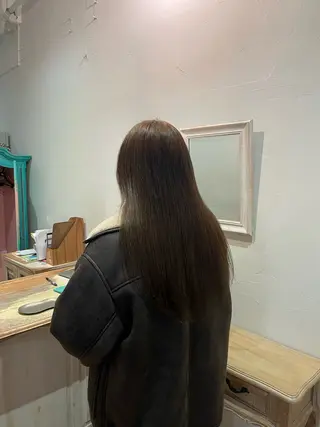 ロング カラー 石澤 萌茄のヘアスタイル