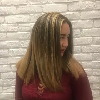 ロング カラー ミドウチ アヤカのヘアスタイル