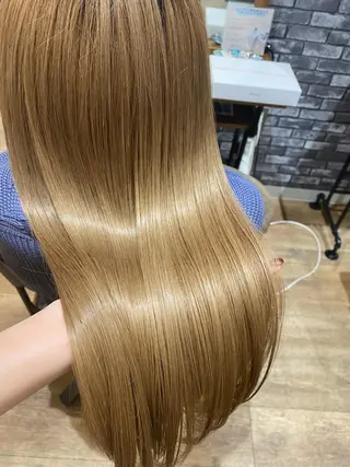ロング 新谷 桃子のヘアスタイル