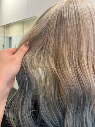 ロング カラー ブリーチカラー/ベー ジュ/Hono🦖のヘアスタイル
