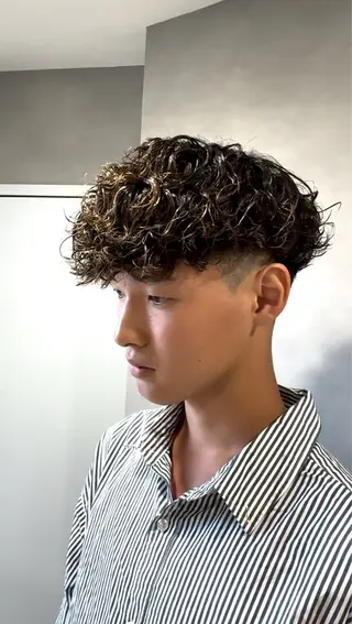パーマ メンズ 坂梨 健斗のヘアスタイル