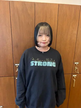 ショート カラー 廣瀬 美月のヘアスタイル