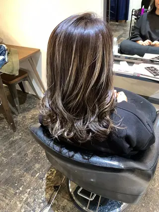 セミロング カラー UMEDA FIGAROのヘアスタイル