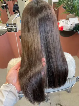 ロング MIFA レイヤー／パーマのヘアスタイル