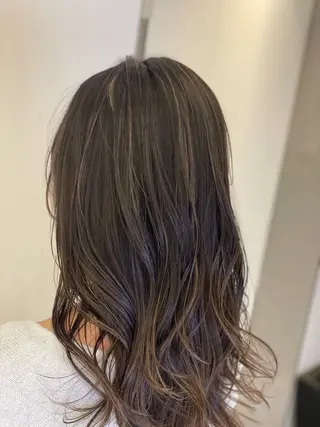 ロング カラー コテ巻きパーマ 藤野佑成のヘアスタイル