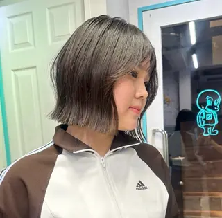 ショート 小顔に見えるボブ 透明感カラー🪽のヘアスタイル