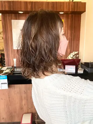 ミディアム パーマ ヘアークルーズ ピースのヘアスタイル