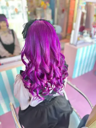 セミロング Hair salon TOMMY所属・♮やっしー♮ 🌈派手髪🌈のヘアスタイル