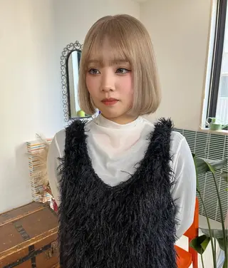 ミディアム カラー ヘアアレンジ 縮毛矯正履歴からの ブリーチ /mamiのヘアスタイル