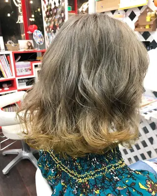 ミディアム カラー 岩谷/ブリーチ 🪽透明感カラーのヘアスタイル