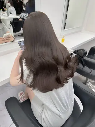 カラー ブリーチ縮毛矯正加藤 赤み無し透明感ヘアのヘアスタイル