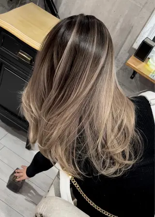 ロング レイヤーカット特化 💜SARIのヘアスタイル