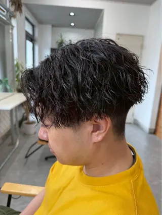 ショート パーマ メンズ 宮下 遼太のヘアスタイル
