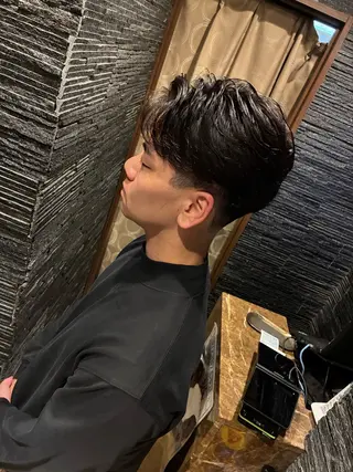 パーマ ワガ カズマのヘアスタイル