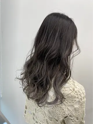 カラー ✩.*Aise⟡.· 艶カラー🐈‍⬛🩶のヘアスタイル