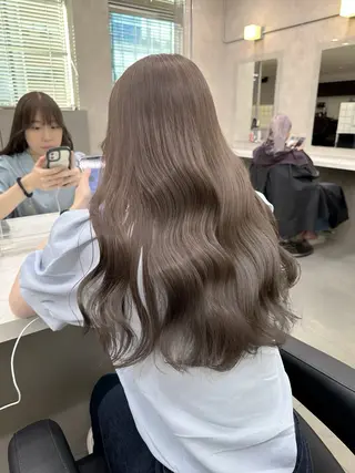 カラー ブリーチ縮毛矯正加藤 赤み無し透明感ヘアのヘアスタイル