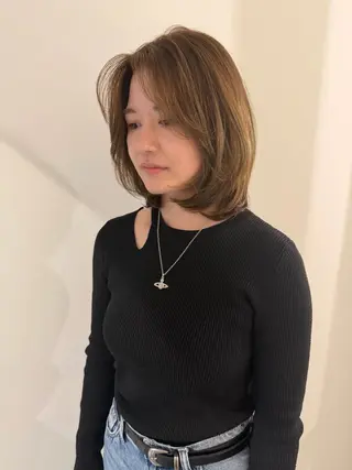 ミディアム カラー 渋谷 留菜のヘアスタイル