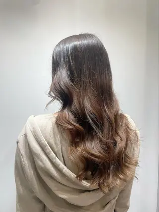ロング カラー THE2ND 大竹 瞳のヘアスタイル