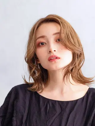 ミディアム 大人レイヤー& 透明感カラー💄のヘアスタイル
