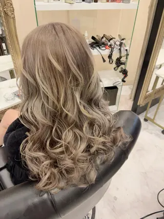 ロング ケアブリーチ&シール エクステの店和田翔莉のヘアスタイル