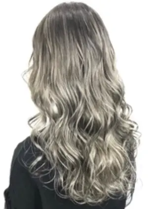 ロング カラー 堤 麻衣子のヘアスタイル