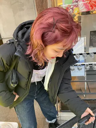 ショート カラー パーマ ヘアアレンジ メンズ キッズ ネイル mana 暖色カラーカットのヘアスタイル