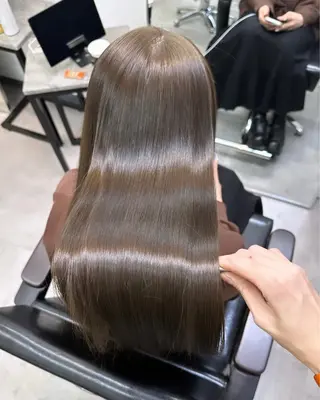 ロング ブリーチ縮毛矯正/ 複雑履歴🉑/タイチのヘアスタイル