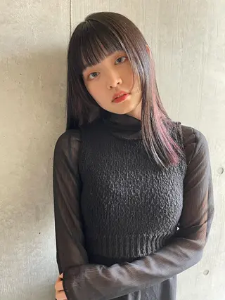セミロング 顔まわりレイヤー デザインカットのヘアスタイル