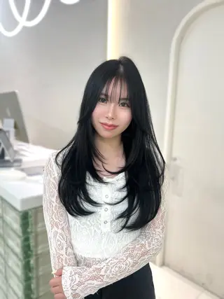 ロング GAGA AMIKAのヘアスタイル