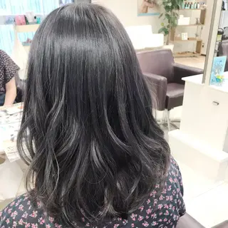 ミディアム カラー 具志 真理子のヘアスタイル