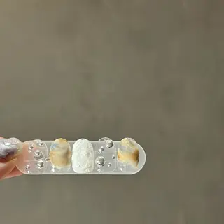 ネイル nail atelier hiton所属・nailist 朱音のネイルデザイン