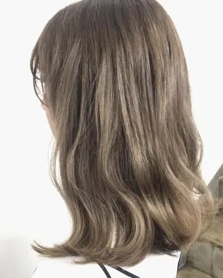 ミディアム カラー ヘアアレンジ 岡崎 浩大のヘアスタイル